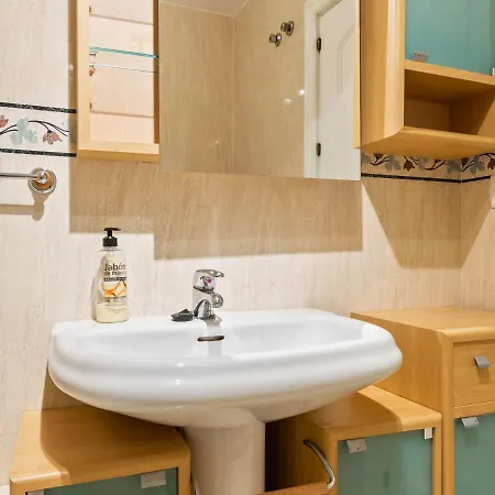 Apartment Granada דירה *
